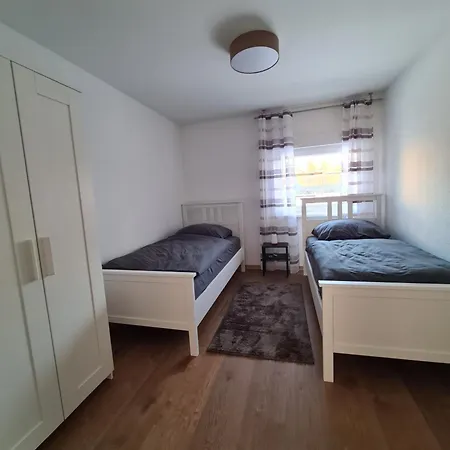 In 2 Min Fusslaeufig Zum Bahnhof, Phantasialand, Koeln, Koeln Messe, Eifel Apartment