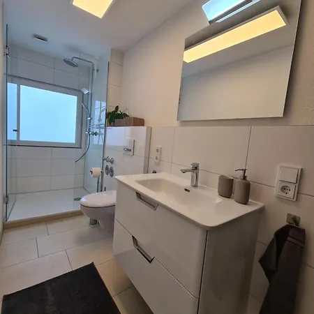 In 2 Min Fusslaeufig Zum Bahnhof, Phantasialand, Koeln, Koeln Messe, Eifel Эрфтштадт