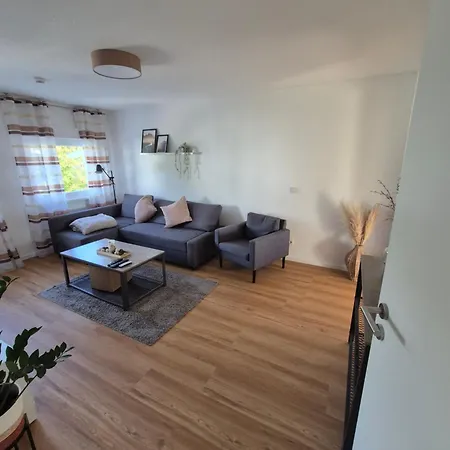 In 2 Min Fusslaeufig Zum Bahnhof, Phantasialand, Koeln, Koeln Messe, Eifel Appartement *