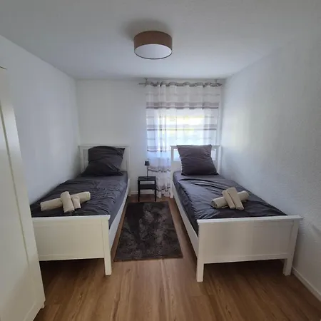 In 2 Min Fusslaeufig Zum Bahnhof, Phantasialand, Koeln, Koeln Messe, Eifel Appartement