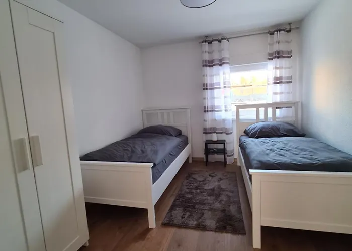 In 2 Min Fusslaeufig Zum Bahnhof, Phantasialand, Koeln, Koeln Messe, Eifel דירה